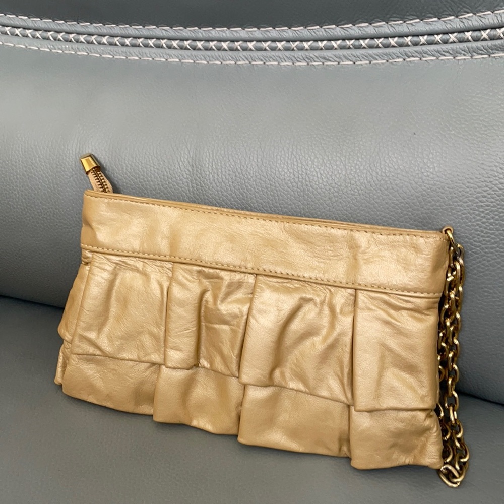 Faux leather gold tone clutch bag. Gold tone chain. Top zipper